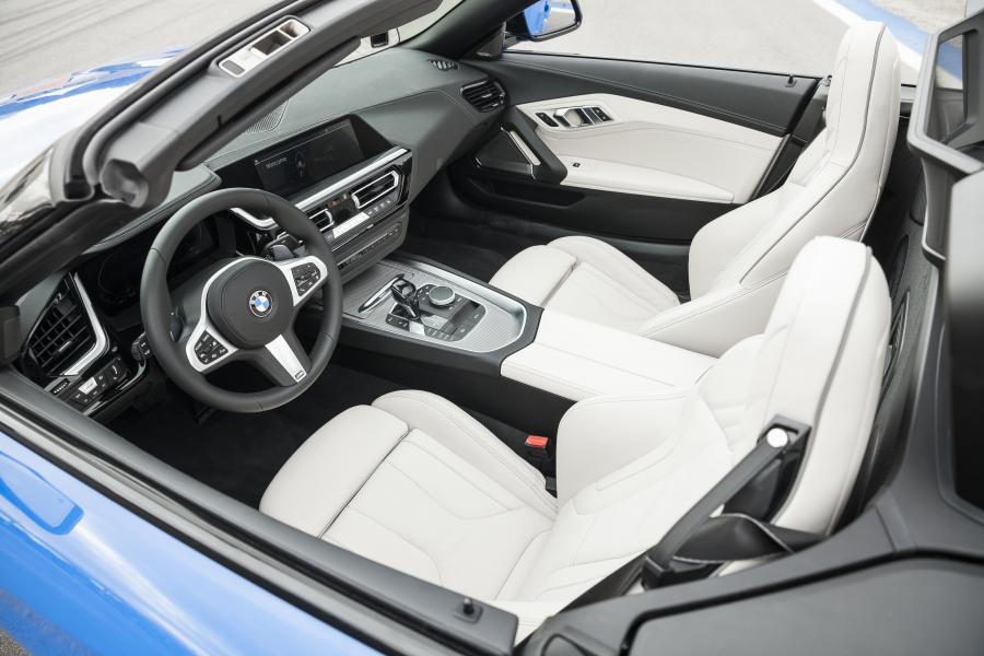 Интерьер BMW Z4 sDrive30i M Sport (G29) 2019 года  (NA) (фото 18 из 24)